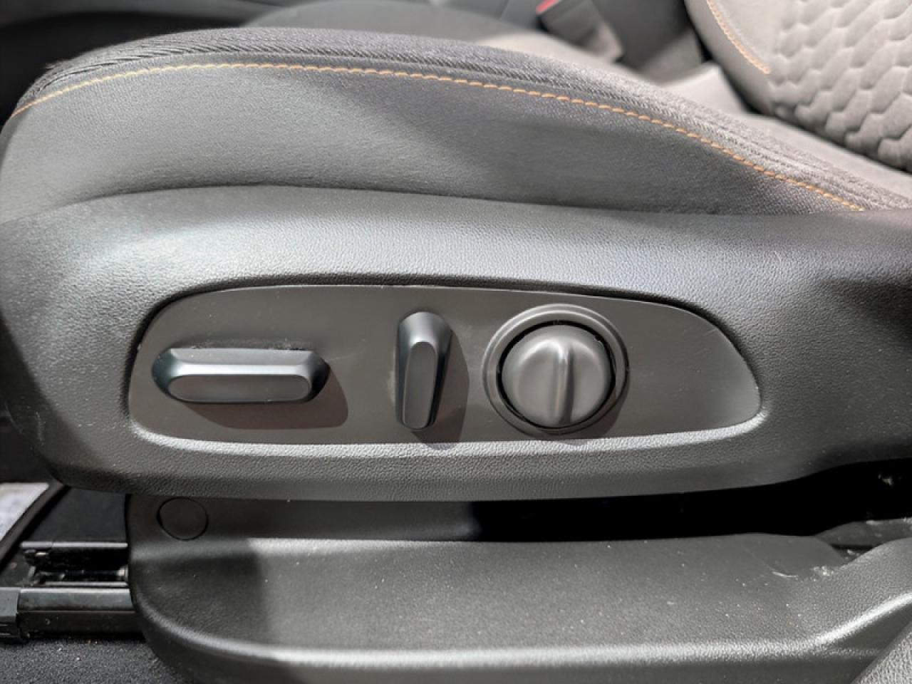 2021 Chevrolet Equinox LT  **13 SERVICE RECORDS** Photo