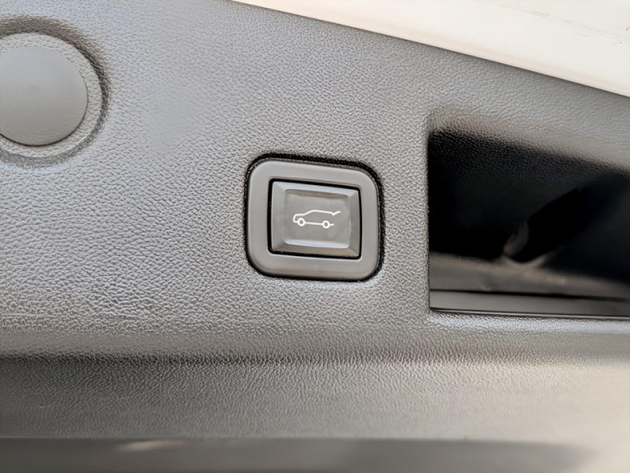 2021 Chevrolet Equinox LT  **13 SERVICE RECORDS** Photo