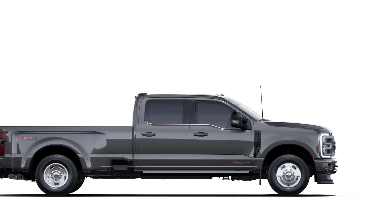 2025 Ford F-350 Super Duty DRW Platinum Photo4