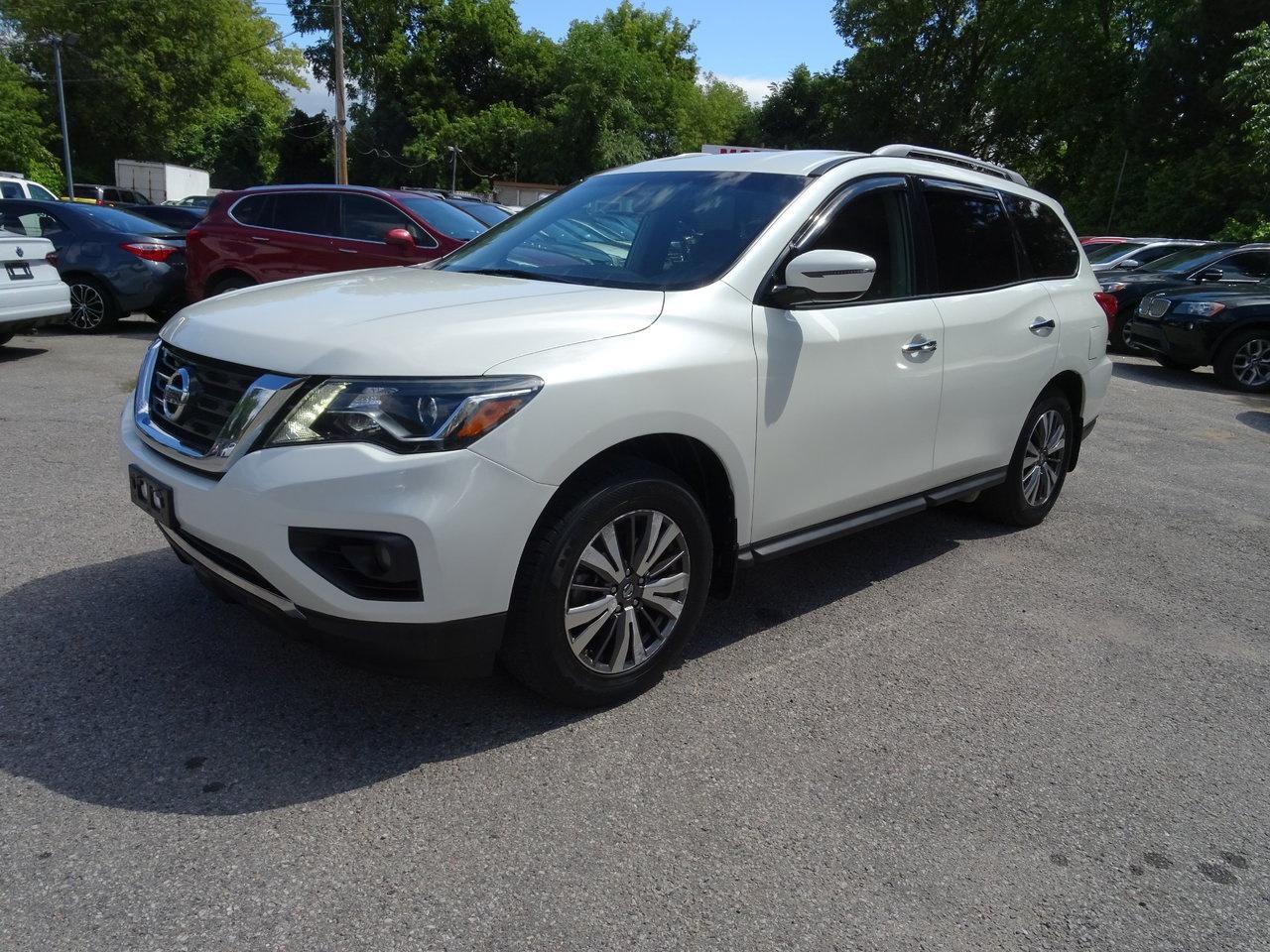 2017 Nissan Pathfinder SV - Photo #2