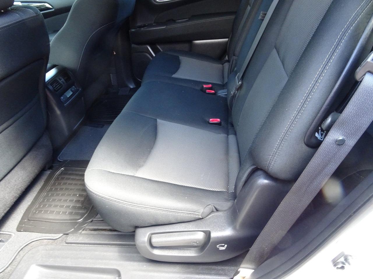 2017 Nissan Pathfinder SV - Photo #9