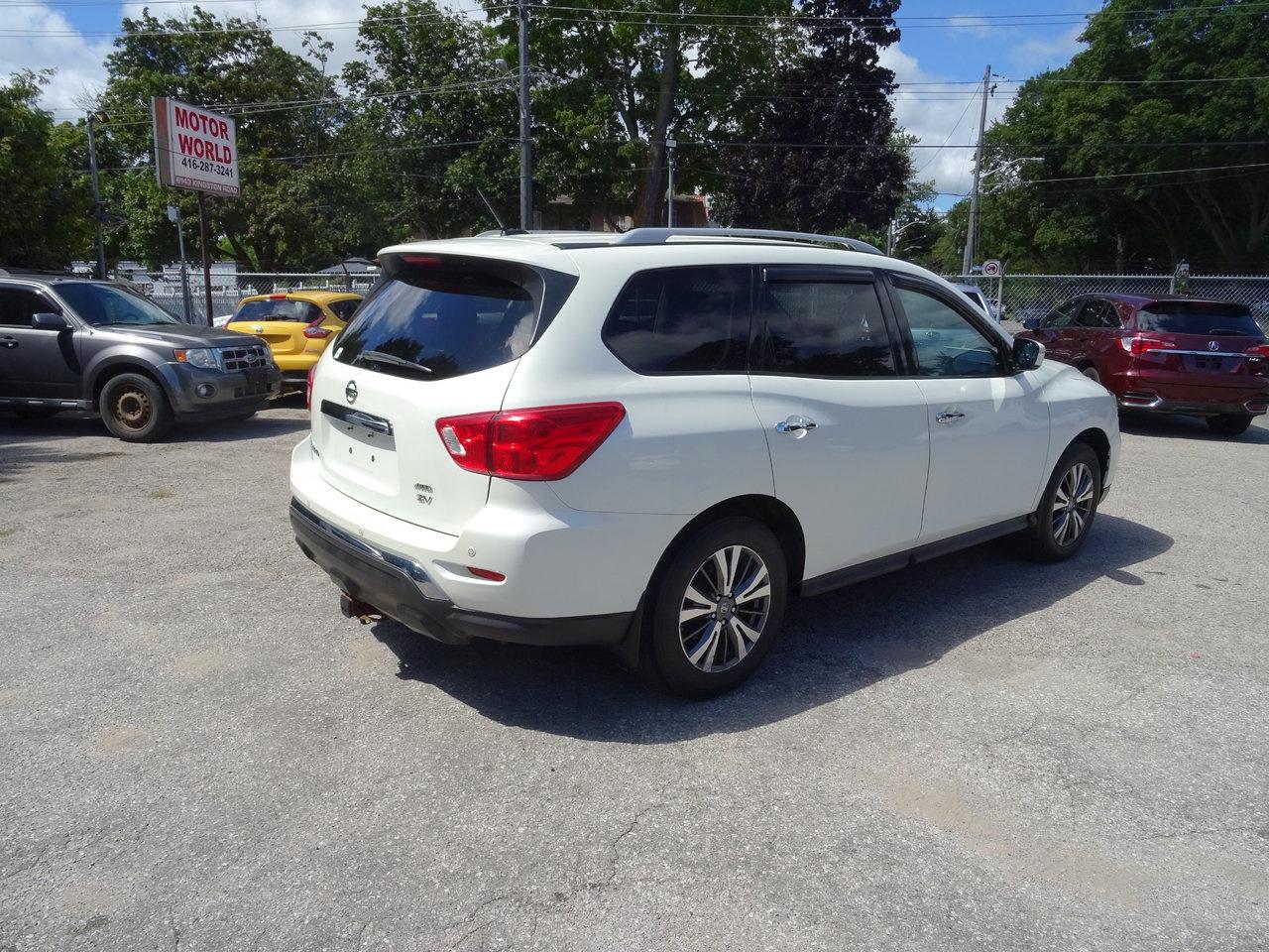 2017 Nissan Pathfinder SV - Photo #6