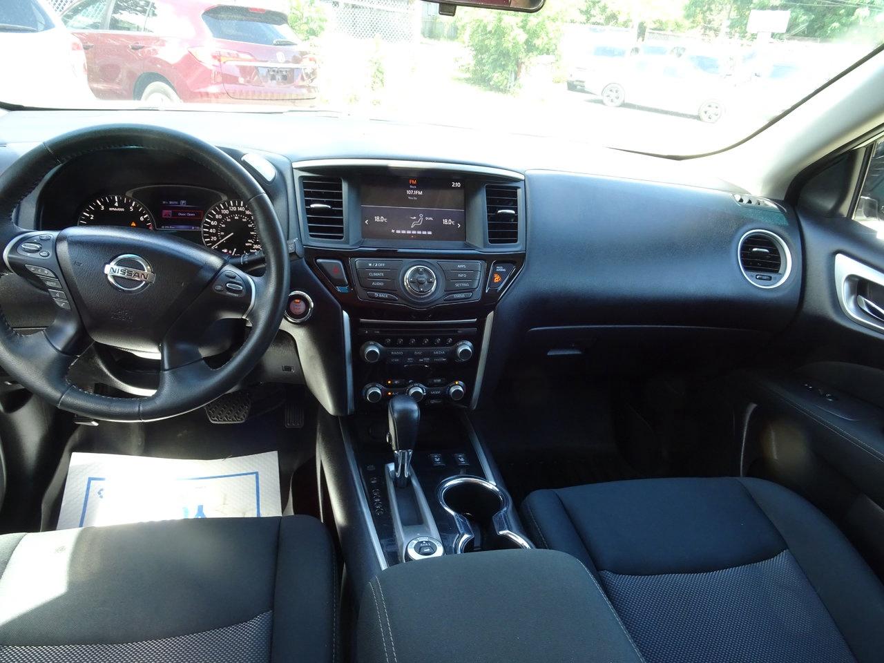 2017 Nissan Pathfinder SV - Photo #11
