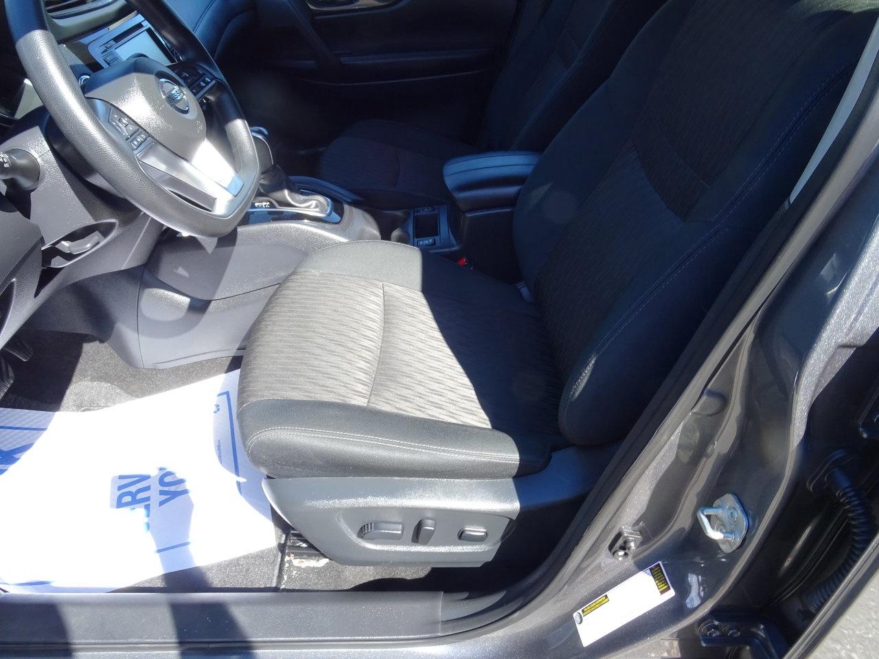 2020 Nissan Rogue SV - Photo #9