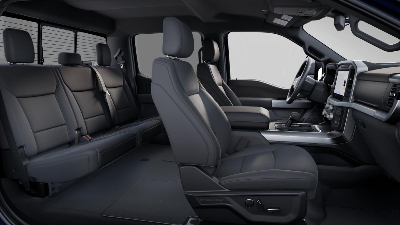 2025 Ford F-150 XLT Photo3