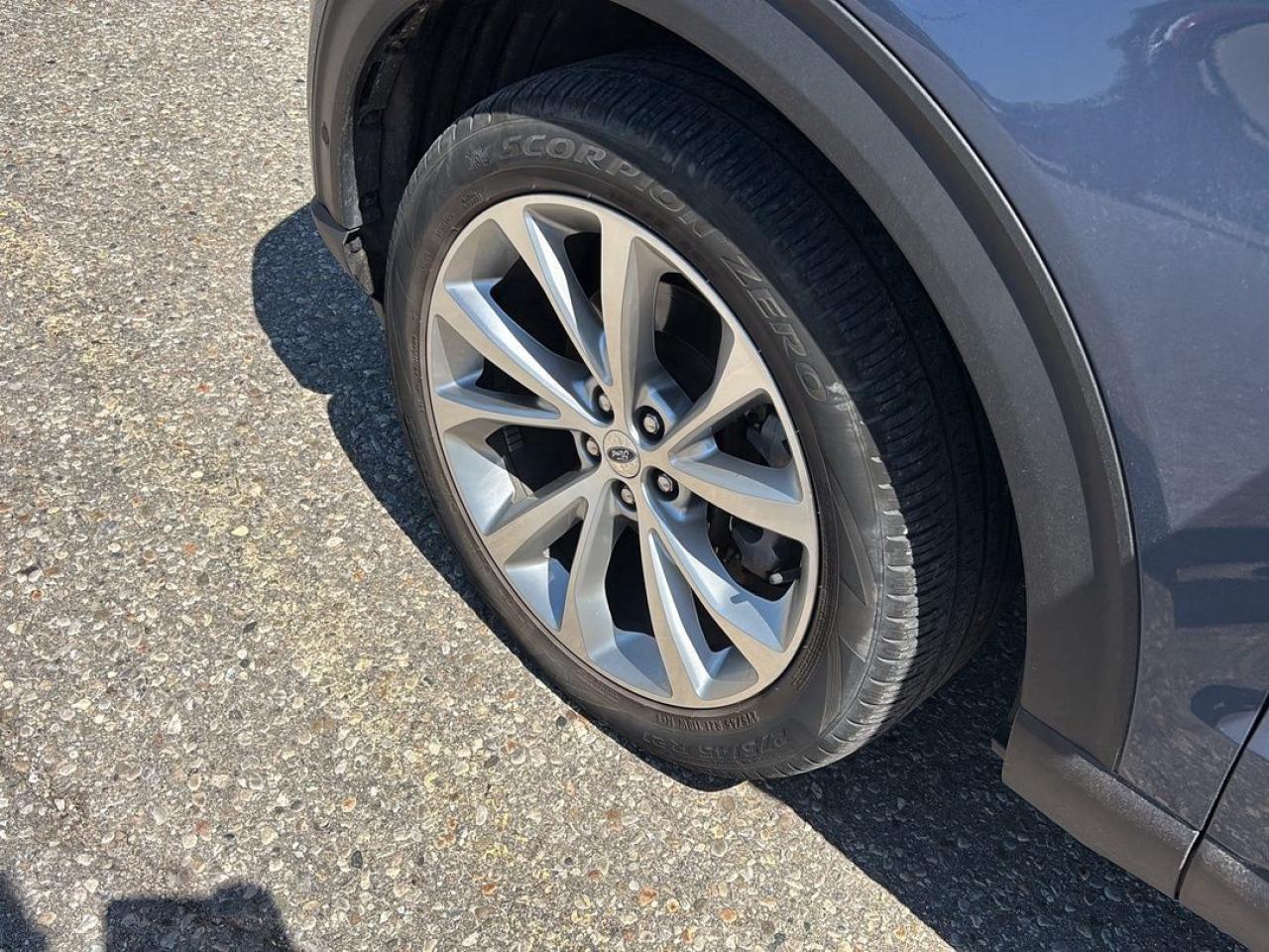 2021 Ford Explorer Platinum Photo5