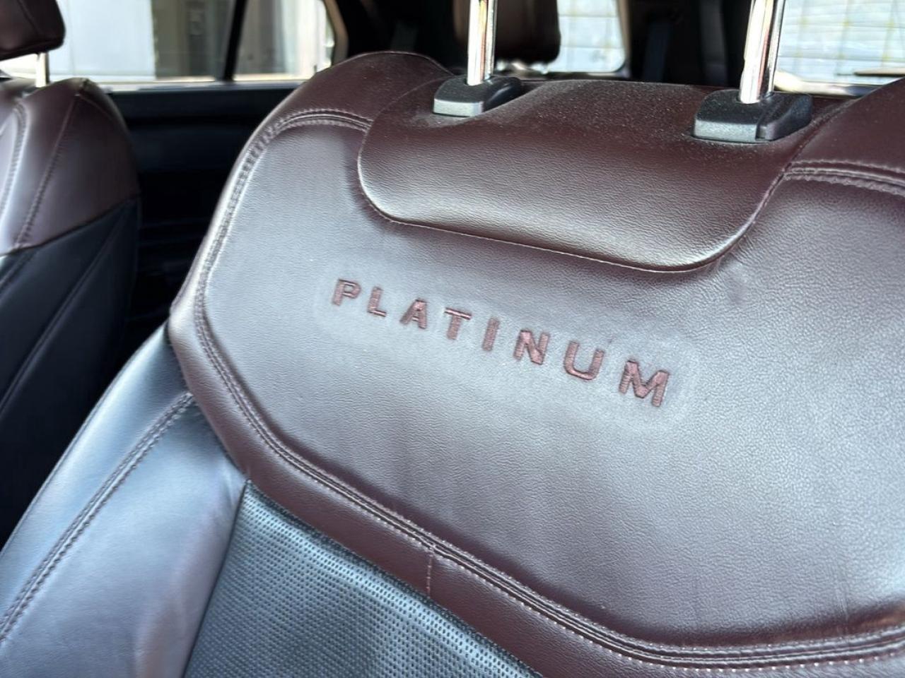 2021 Ford Explorer Platinum Photo5