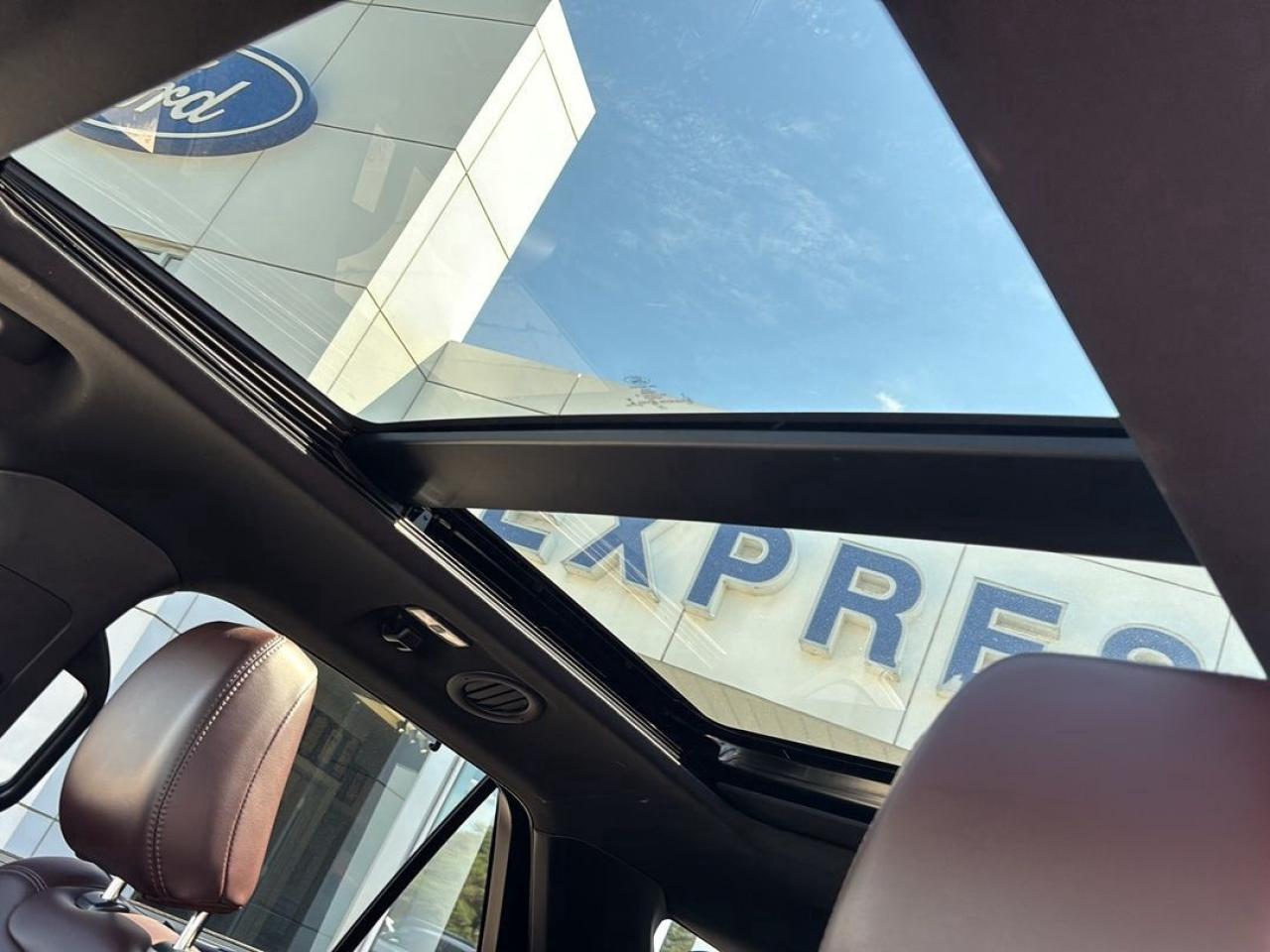 2021 Ford Explorer Platinum Photo5