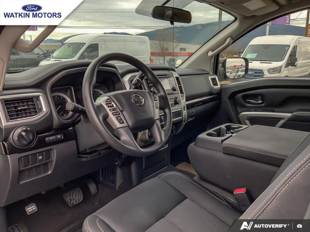 2018 Nissan Titan CREWCAB 4X4 SV Photo15