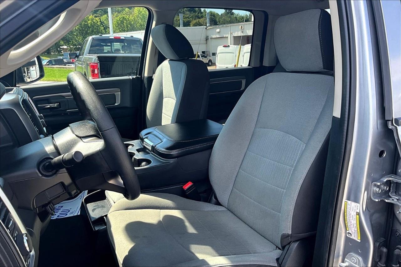 2023 RAM 1500 Classic SLT Photo2