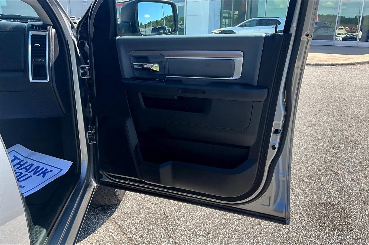 2023 RAM 1500 Classic SLT Photo