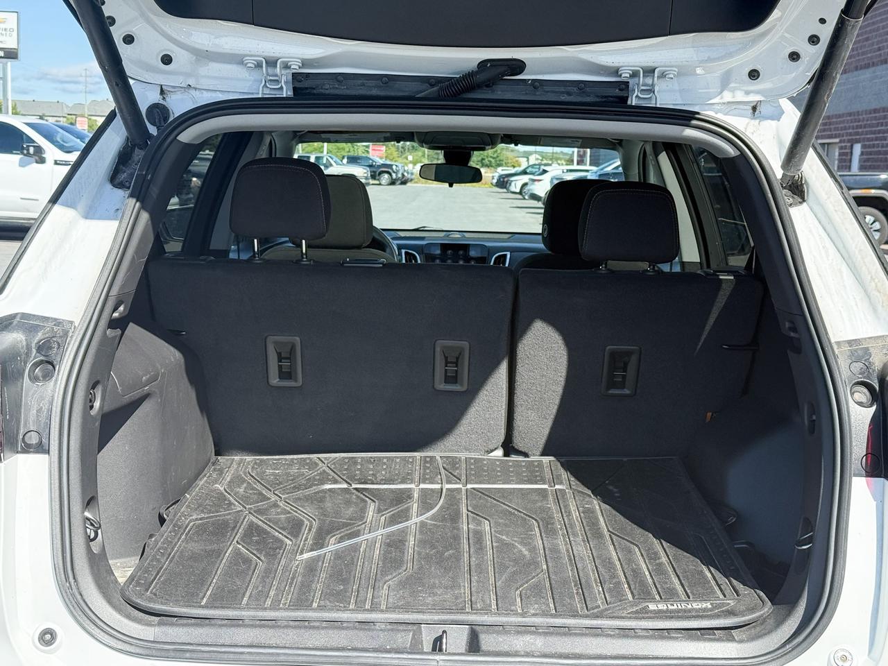 2022 Chevrolet Equinox LT ONE OWNER, CLEAN CARFAX, 1.5L ENGINE, SUNROOF, HEATED FRONT SEATS, HEATED STEERING WHEEL, POWER LIFTGATE, NAVIGATION, ADAPTIVE CRUISE CONTROL, HD SURROUND VISION Photo