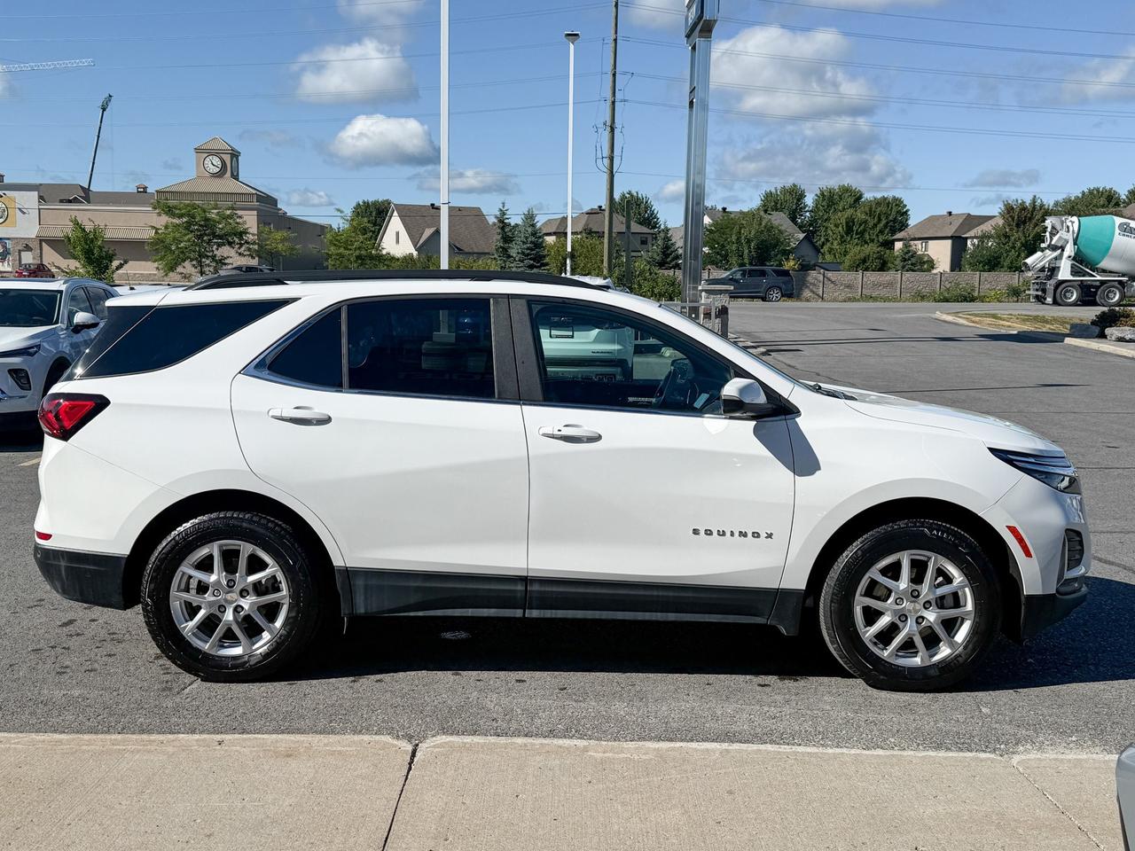 2022 Chevrolet Equinox LT ONE OWNER, CLEAN CARFAX, 1.5L ENGINE, SUNROOF, HEATED FRONT SEATS, HEATED STEERING WHEEL, POWER LIFTGATE, NAVIGATION, ADAPTIVE CRUISE CONTROL, HD SURROUND VISION Photo