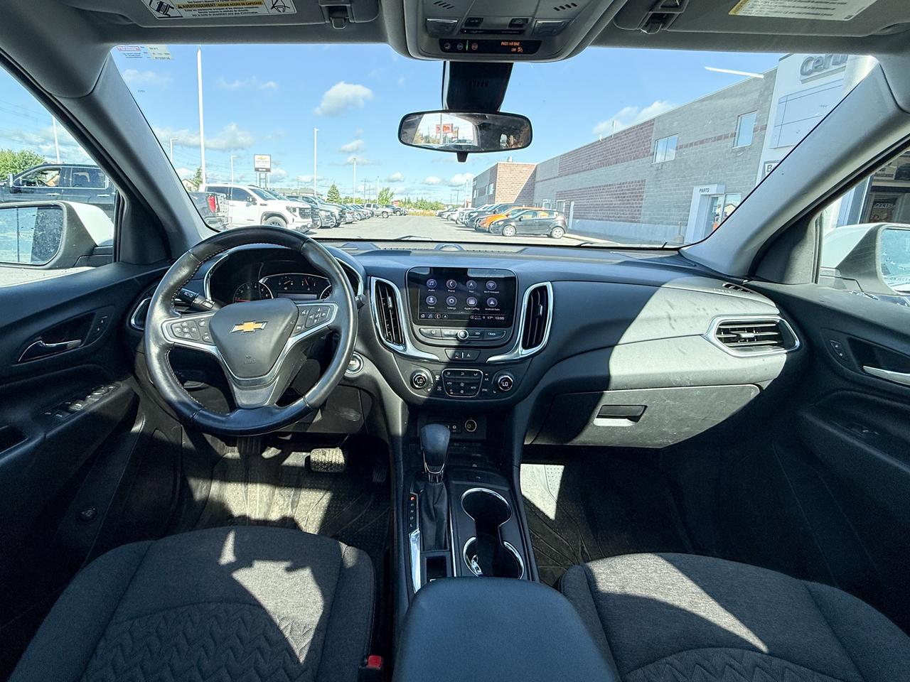 2022 Chevrolet Equinox LT ONE OWNER, CLEAN CARFAX, 1.5L ENGINE, SUNROOF, HEATED FRONT SEATS, HEATED STEERING WHEEL, POWER LIFTGATE, NAVIGATION, ADAPTIVE CRUISE CONTROL, HD SURROUND VISION Photo