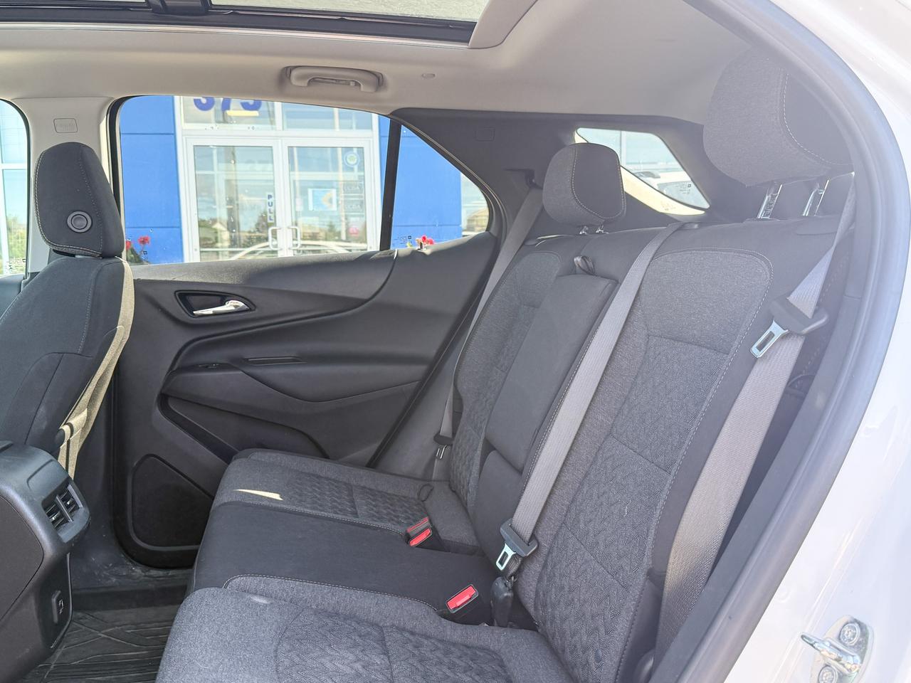 2022 Chevrolet Equinox LT ONE OWNER, CLEAN CARFAX, 1.5L ENGINE, SUNROOF, HEATED FRONT SEATS, HEATED STEERING WHEEL, POWER LIFTGATE, NAVIGATION, ADAPTIVE CRUISE CONTROL, HD SURROUND VISION Photo