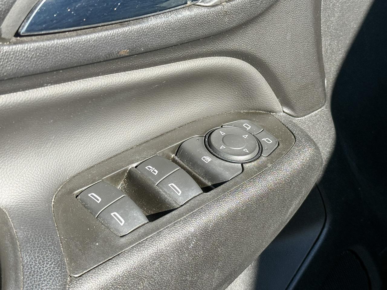 2022 Chevrolet Equinox LT ONE OWNER, CLEAN CARFAX, 1.5L ENGINE, SUNROOF, HEATED FRONT SEATS, HEATED STEERING WHEEL, POWER LIFTGATE, NAVIGATION, ADAPTIVE CRUISE CONTROL, HD SURROUND VISION Photo