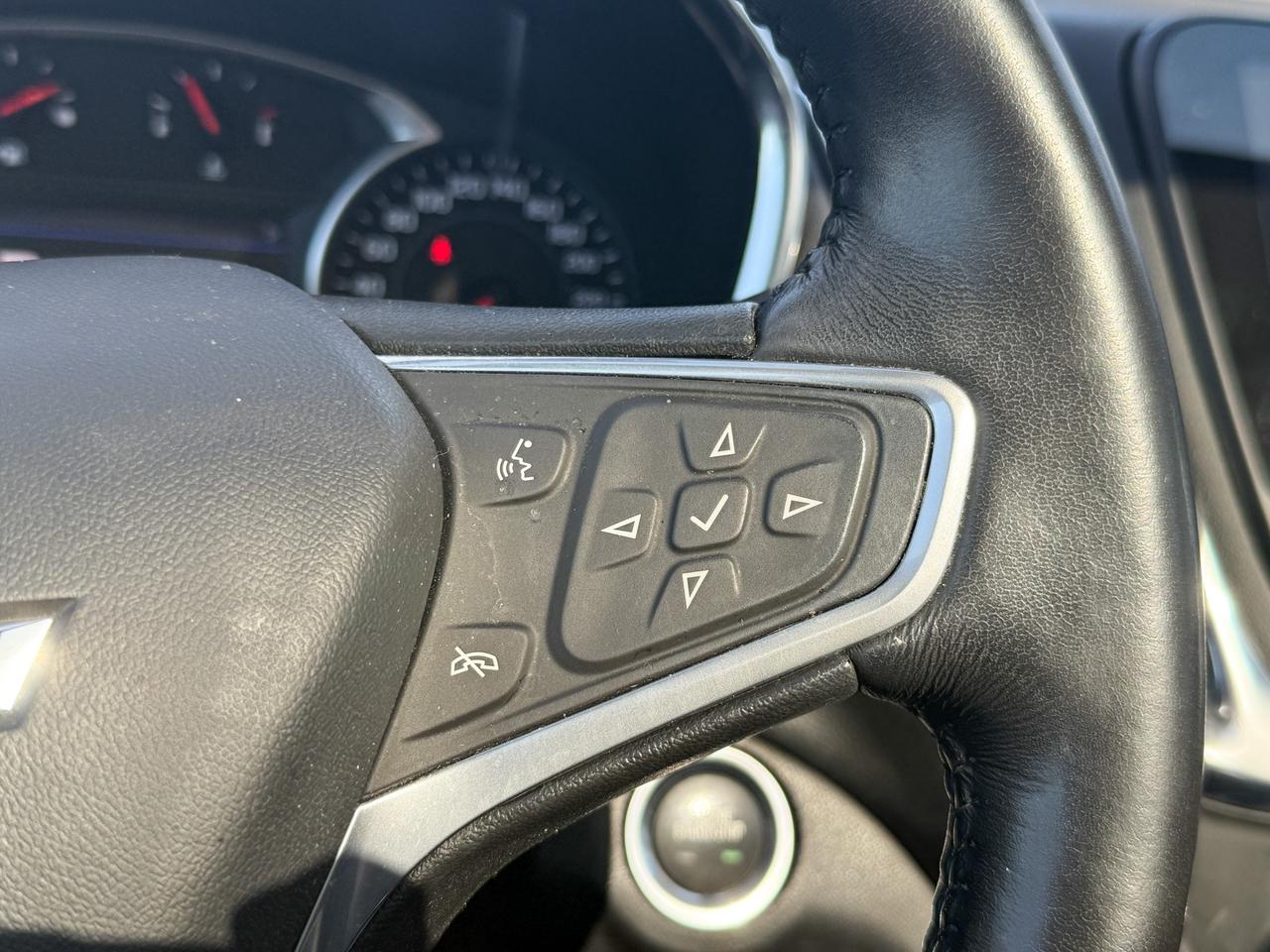 2022 Chevrolet Equinox LT ONE OWNER, CLEAN CARFAX, 1.5L ENGINE, SUNROOF, HEATED FRONT SEATS, HEATED STEERING WHEEL, POWER LIFTGATE, NAVIGATION, ADAPTIVE CRUISE CONTROL, HD SURROUND VISION Photo