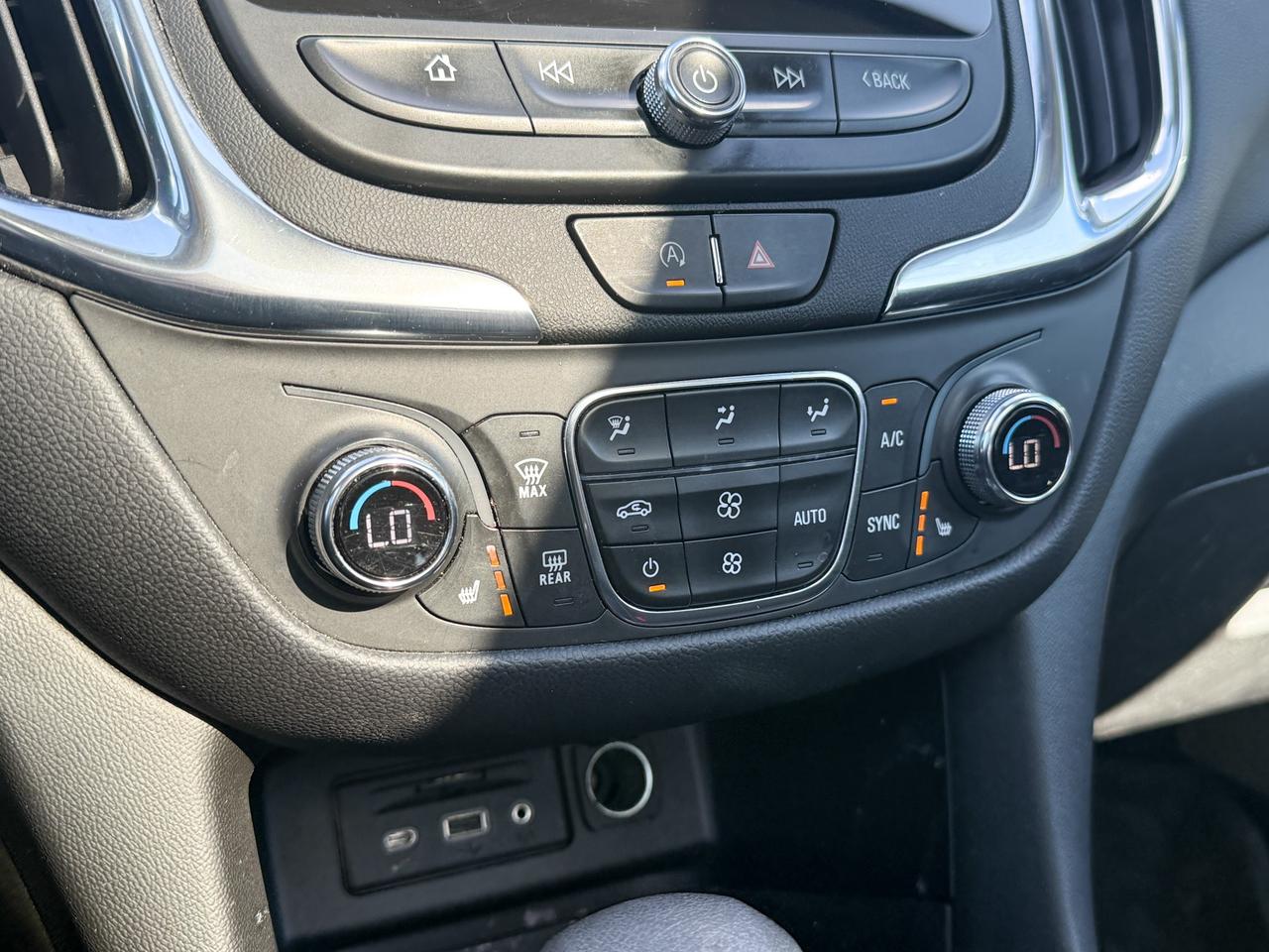 2022 Chevrolet Equinox LT ONE OWNER, CLEAN CARFAX, 1.5L ENGINE, SUNROOF, HEATED FRONT SEATS, HEATED STEERING WHEEL, POWER LIFTGATE, NAVIGATION, ADAPTIVE CRUISE CONTROL, HD SURROUND VISION Photo