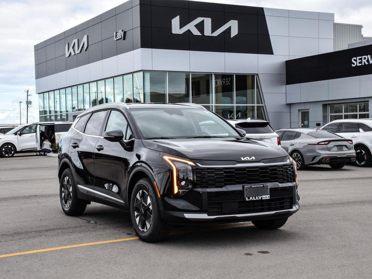New 2026 Kia Sportage Hybrid EX for sale in Chatham, ON