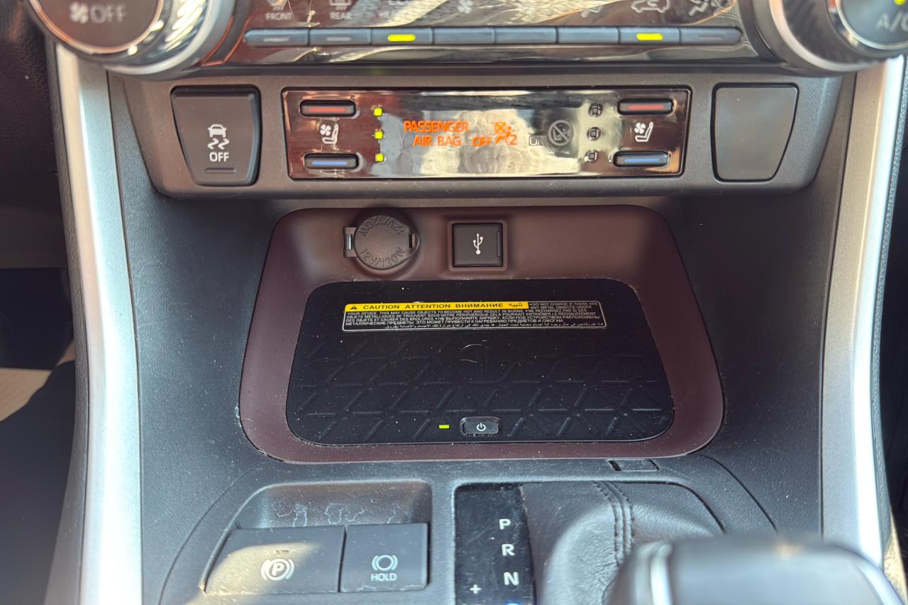 2020 Toyota RAV4 Limited HYBRID Photo