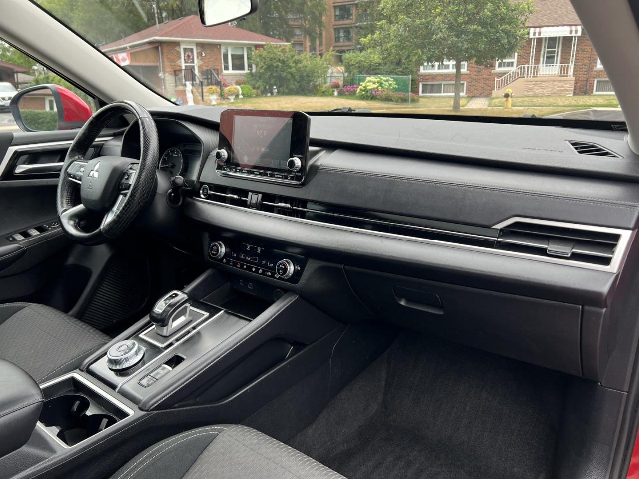 2023 Mitsubishi Outlander SE 4WD - Photo #12