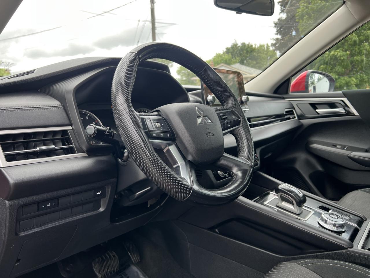 2023 Mitsubishi Outlander SE 4WD - Photo #15