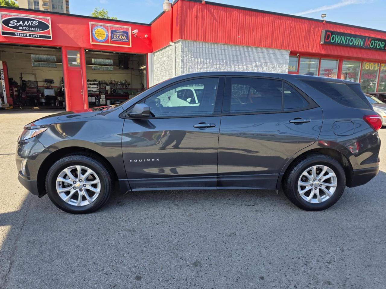 2018 Chevrolet Equinox LS AWD Photo2