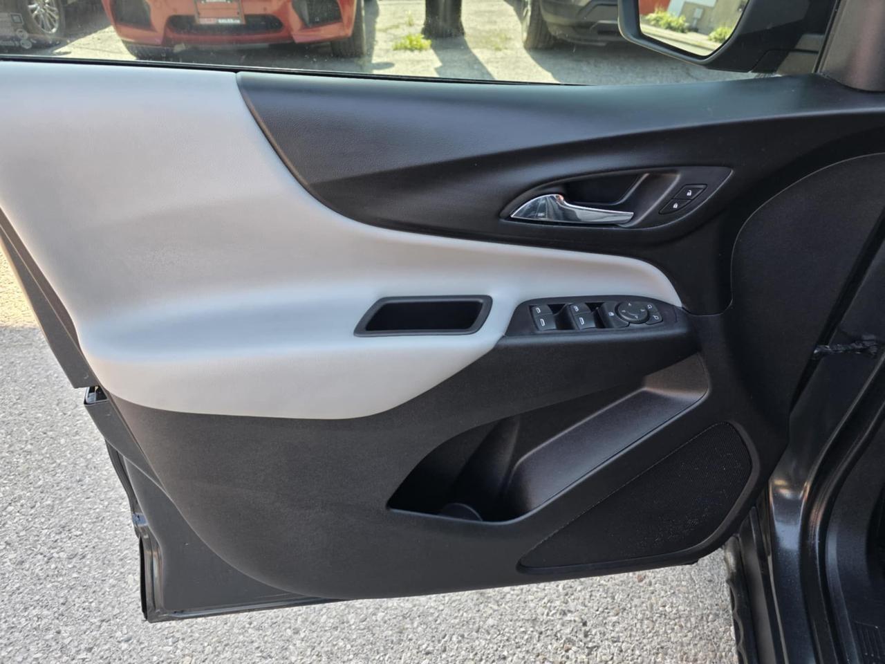 2018 Chevrolet Equinox LS AWD Photo