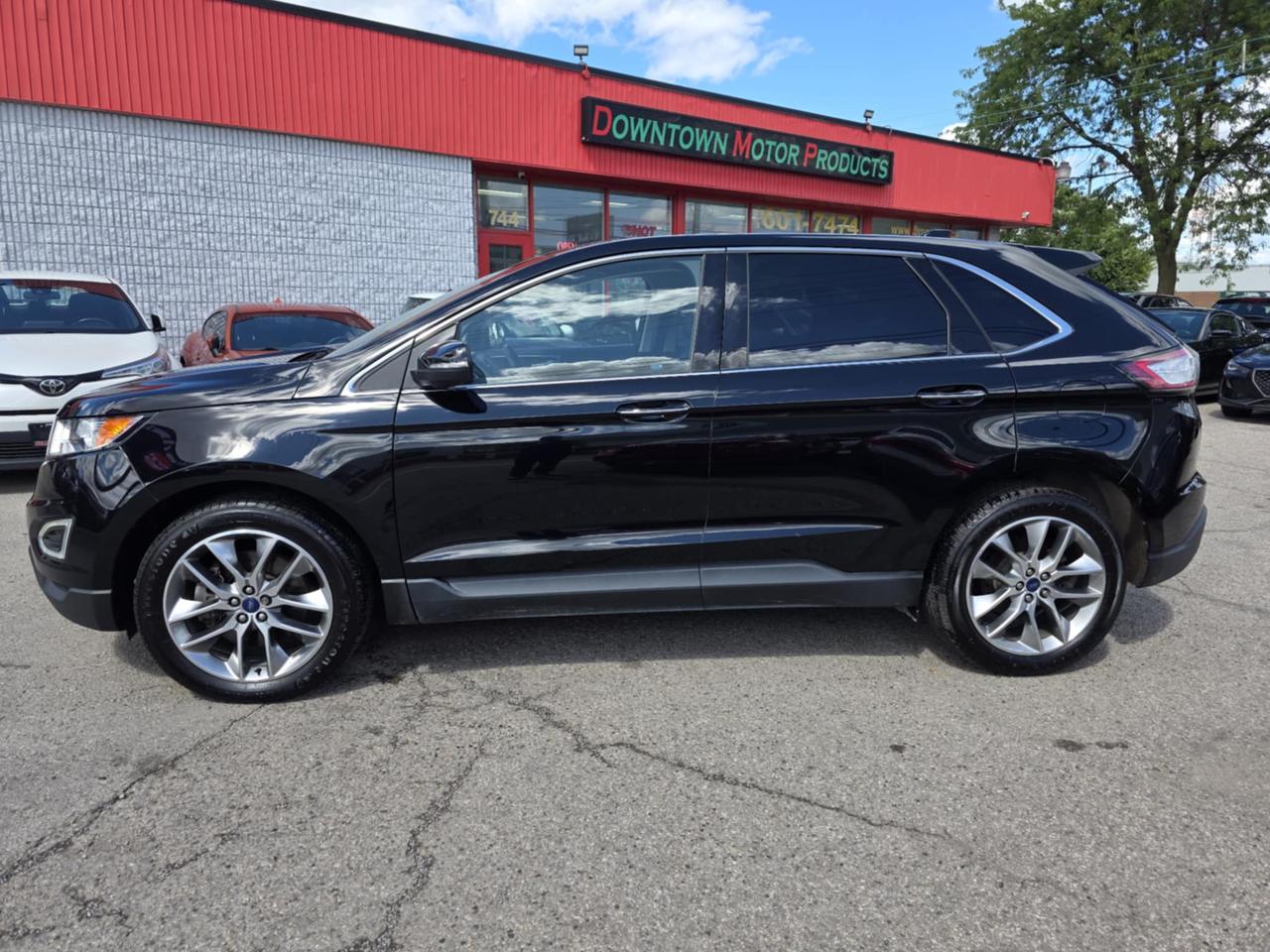 2017 Ford Edge Titanium AWD Photo2