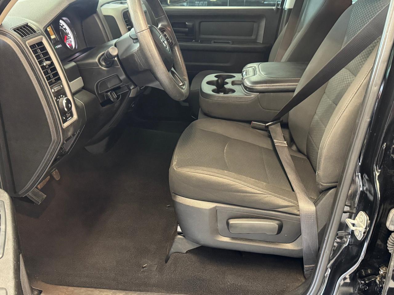 2019 RAM 1500 Classic Express 4x4 Quad 6'4" Box+New Tires+CLEAN CARFAX Photo20