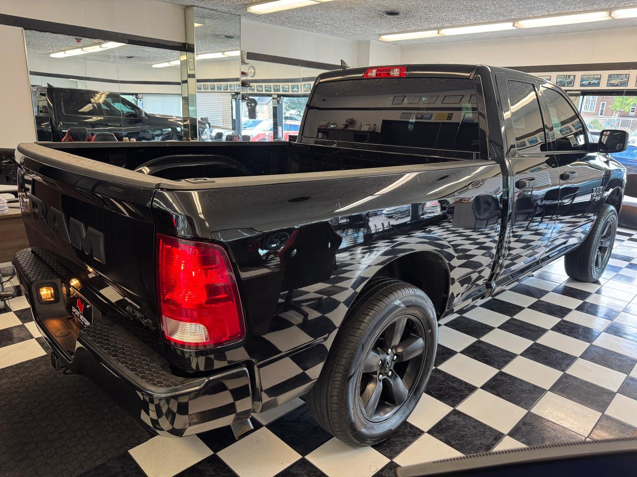 2019 RAM 1500 Classic Express 4x4 Quad 6'4" Box+New Tires+CLEAN CARFAX Photo8