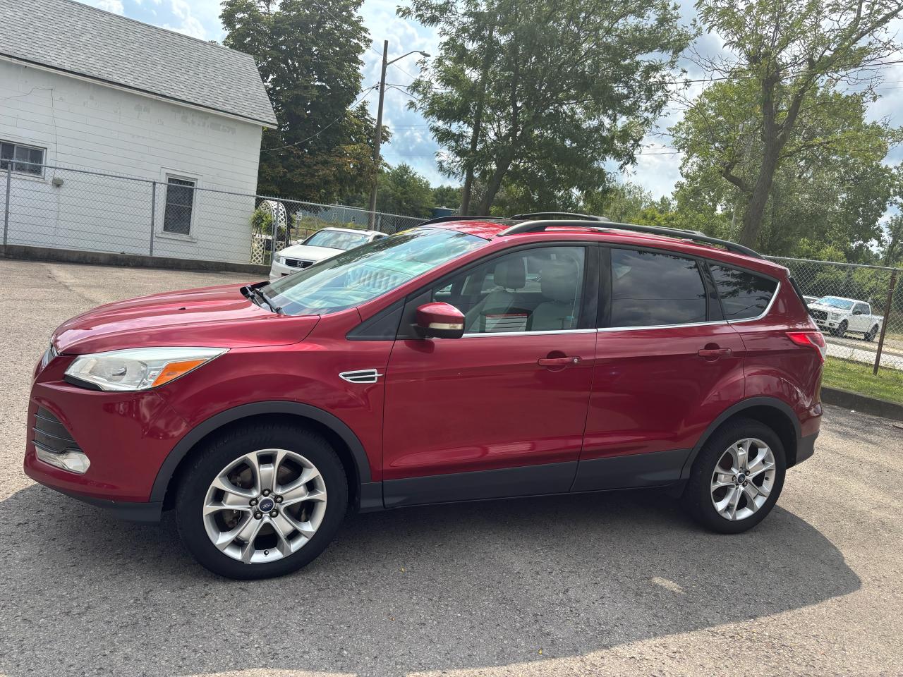 2013 Ford Escape SEL, All Wheel Drive, Leather, Panoramic Roof Photo3