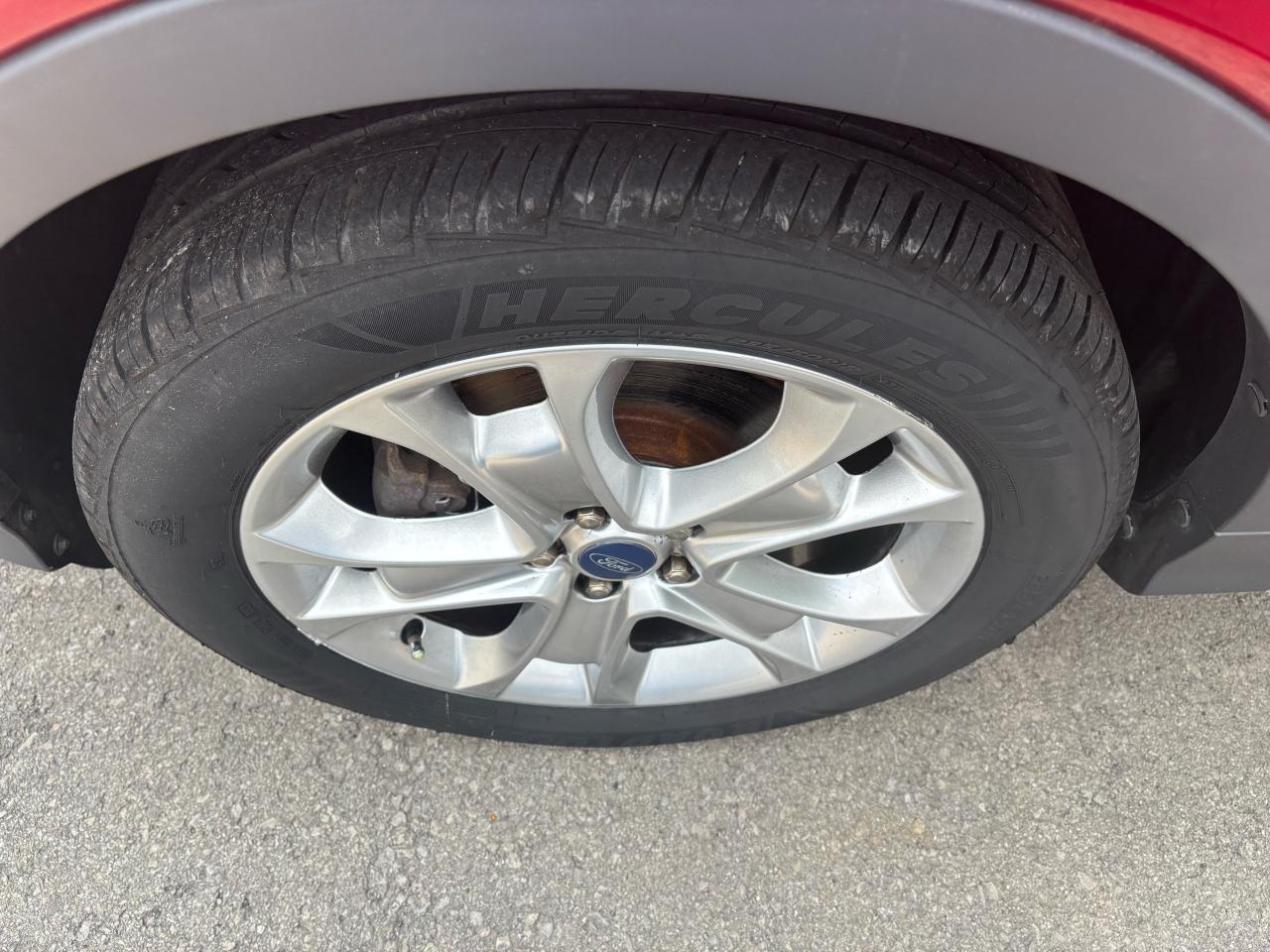 2013 Ford Escape SEL, All Wheel Drive, Leather, Panoramic Roof - Photo #11