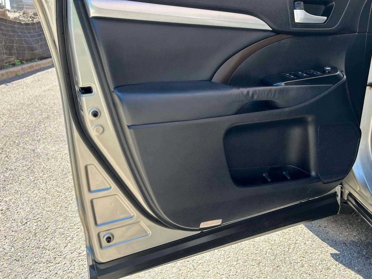 2014 Toyota Highlander Hybrid XLE - Photo #12