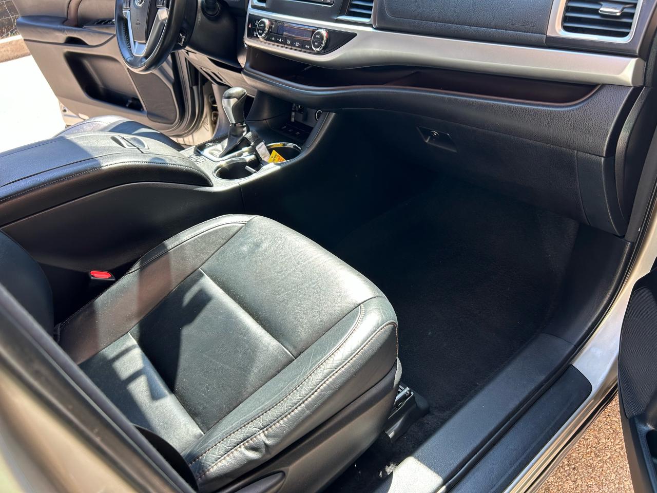 2014 Toyota Highlander Hybrid XLE - Photo #9