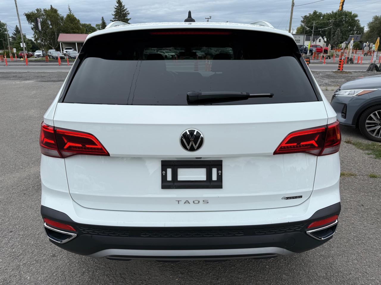 2024 Volkswagen Taos Comfortline Heated Steering and Seats! AutoStart! Photo3