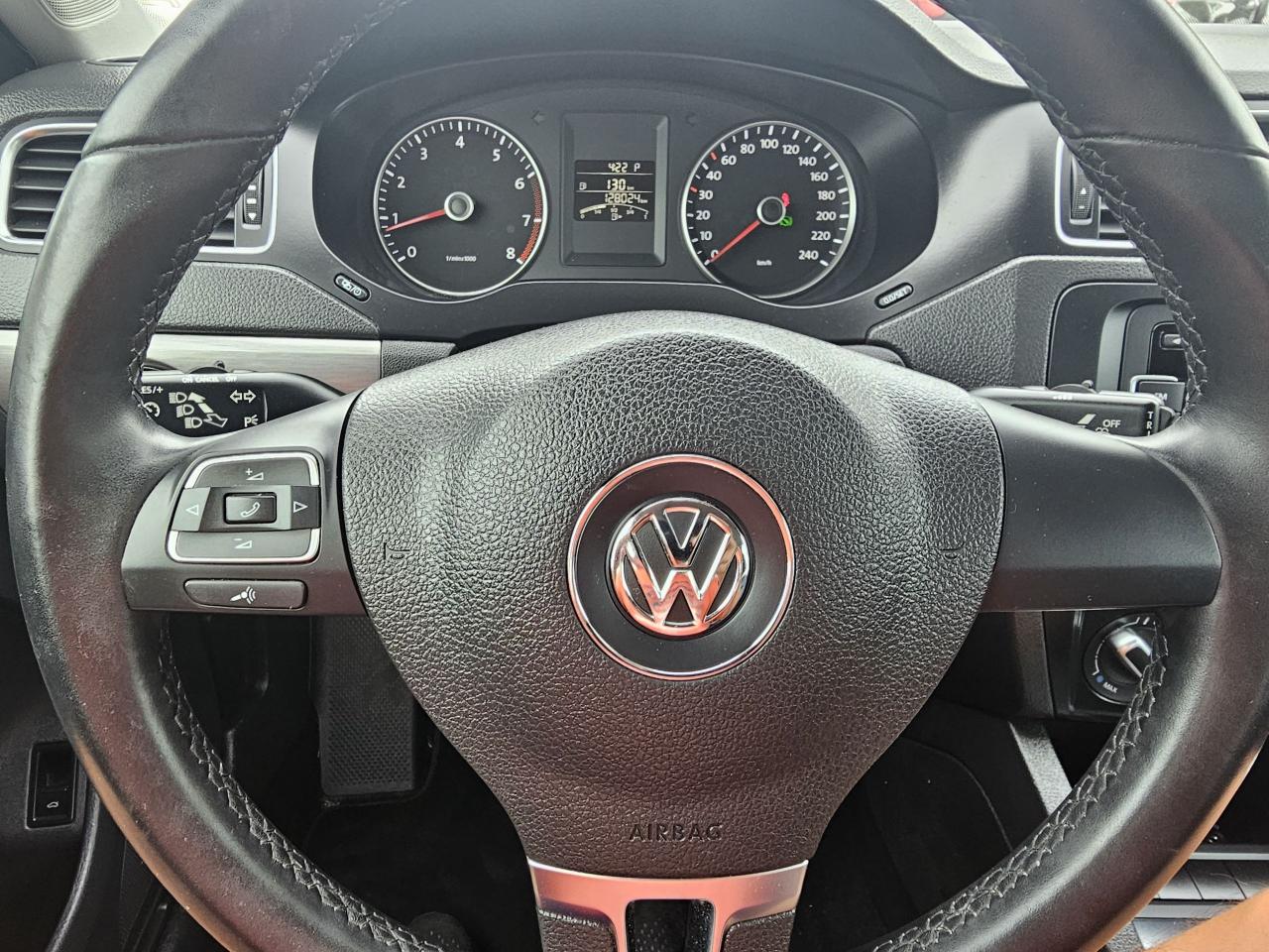 2013 Volkswagen Jetta Highline/AUTO/A/C/LEATHER/SUNROOF/POWER GROUP/128K - Photo #12