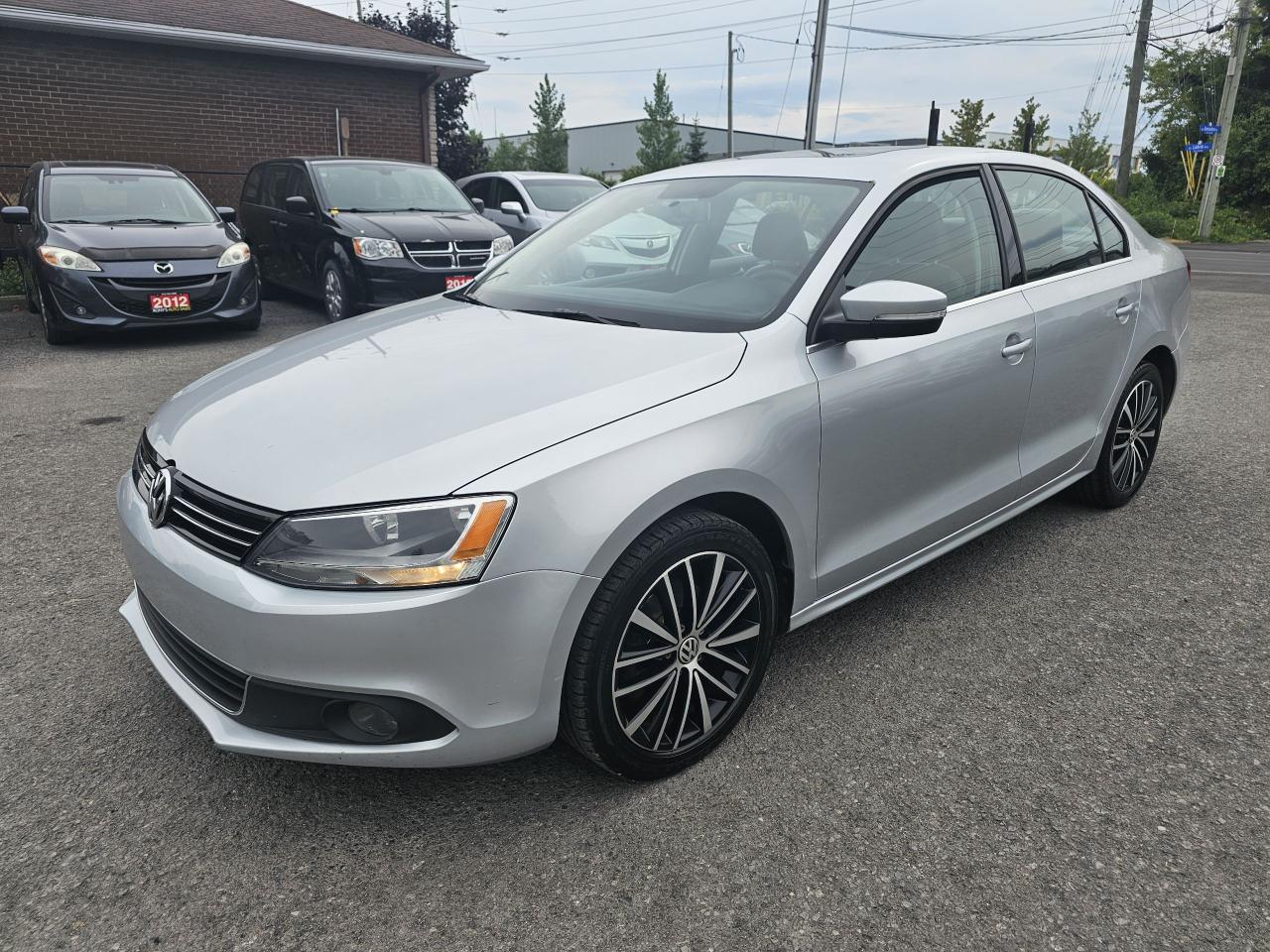 Used 2013 Volkswagen Jetta Highline/AUTO/A/C/LEATHER/SUNROOF/POWER GROUP/128K for sale in Ottawa, ON