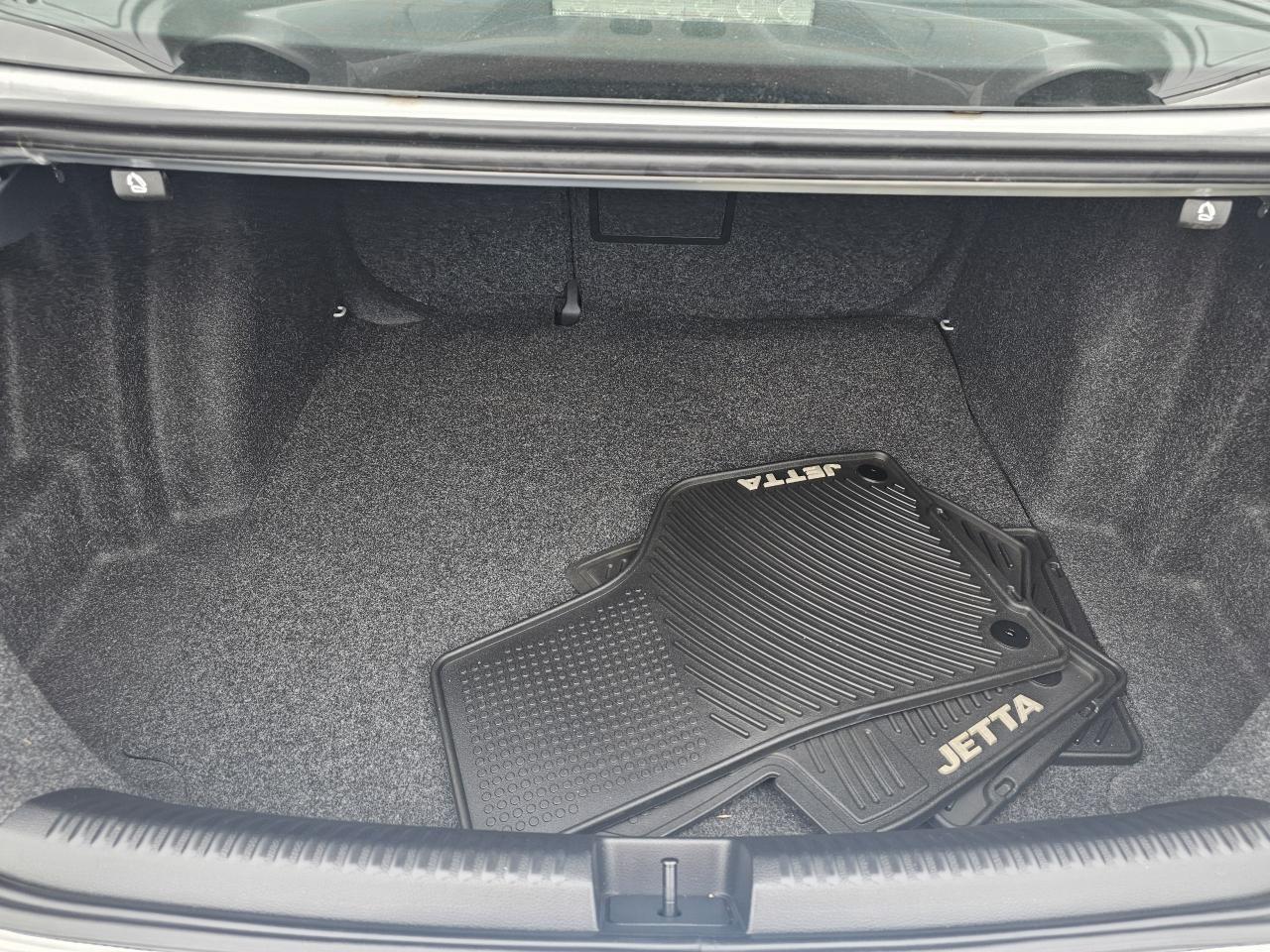 2013 Volkswagen Jetta Highline/AUTO/A/C/LEATHER/SUNROOF/POWER GROUP/128K - Photo #9