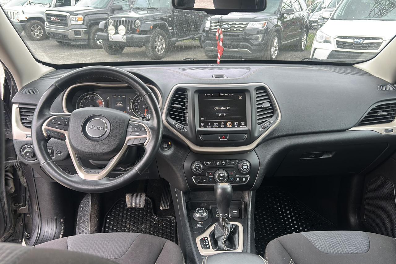 2016 Jeep Cherokee North - Photo #11
