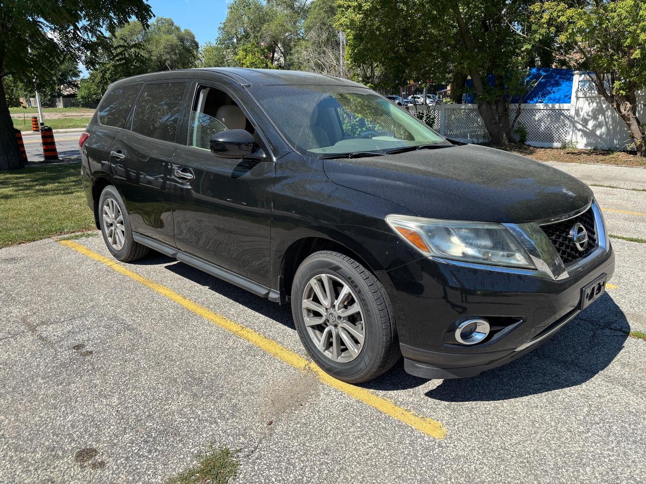 2014 Nissan Pathfinder S Photo2