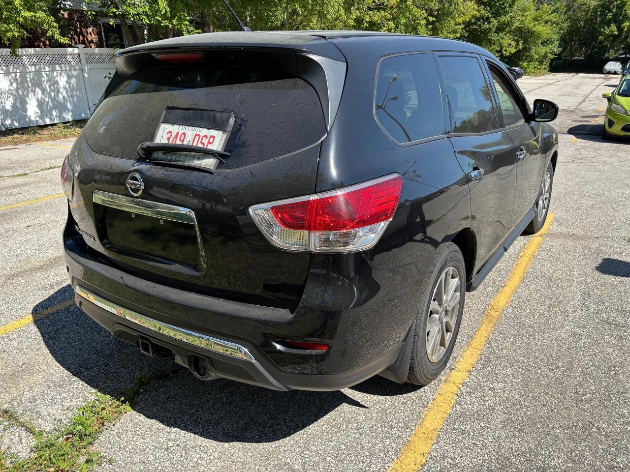 2014 Nissan Pathfinder S - Photo #5