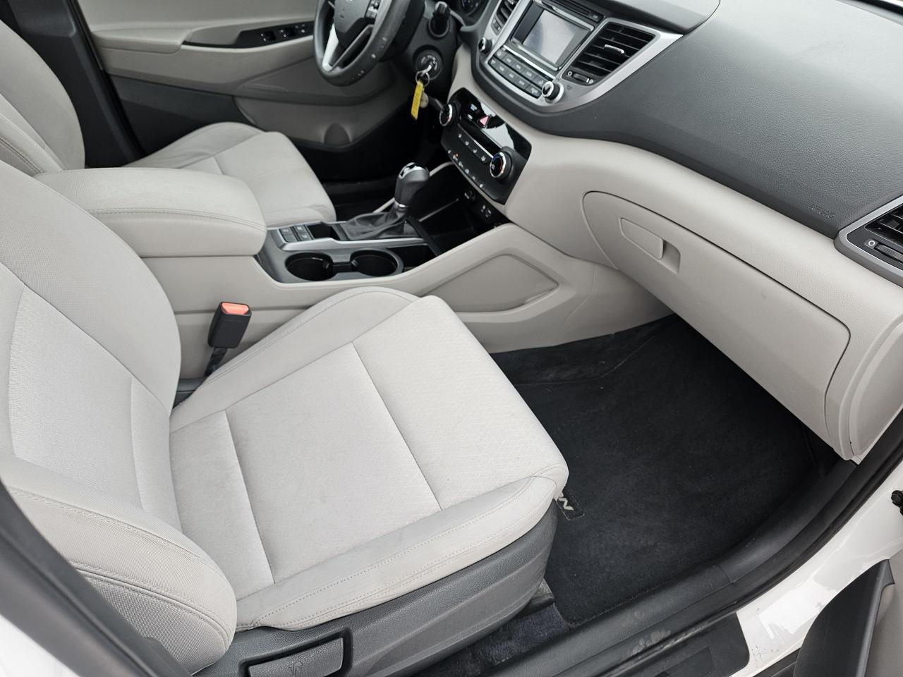 2017 Hyundai Tucson AWD 4dr 2.0L, AUTO, A/C, BLUETOOTH, BACKUP CAMERA Photo