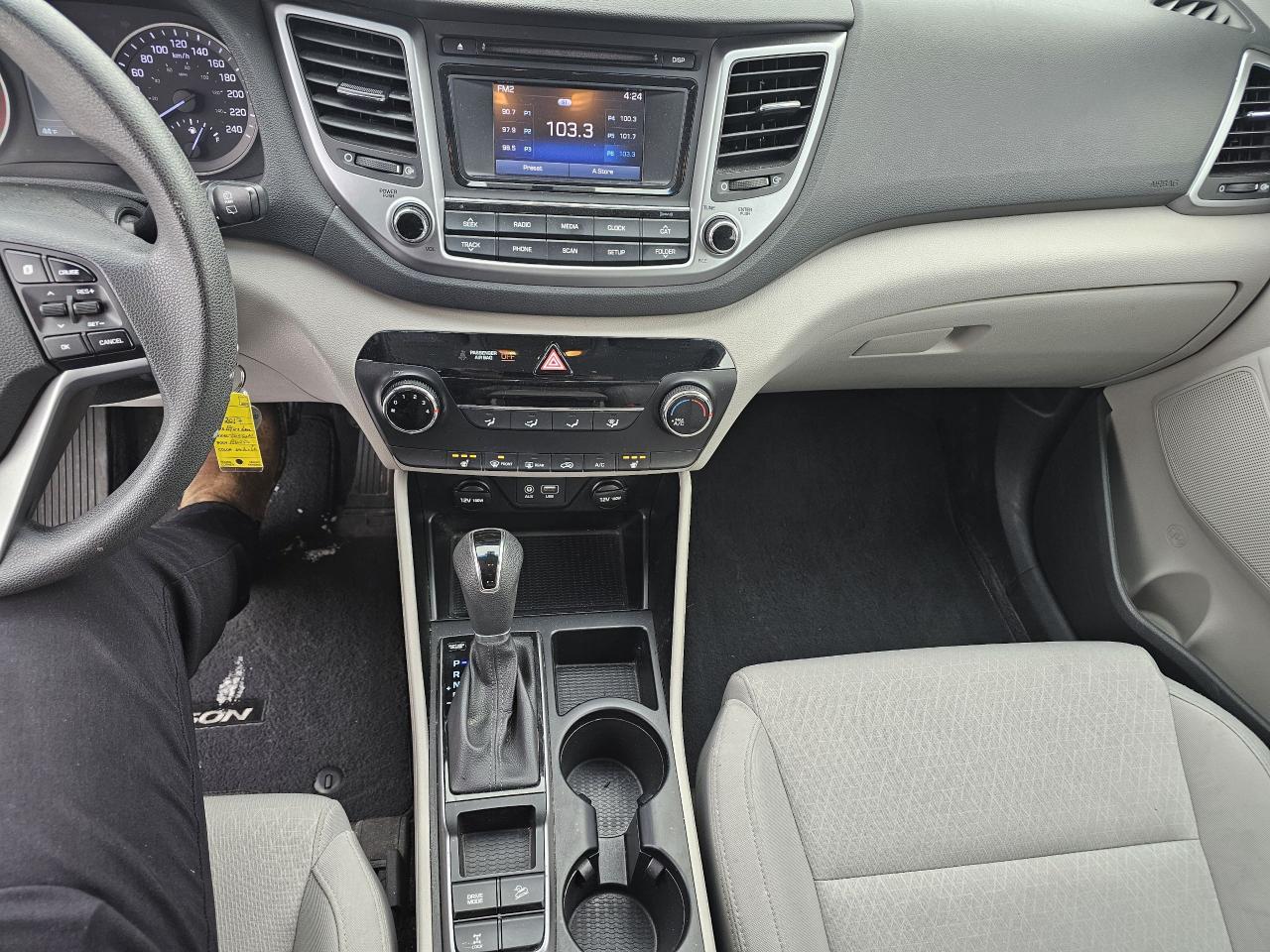 2017 Hyundai Tucson AWD 4dr 2.0L, AUTO, A/C, BLUETOOTH, BACKUP CAMERA Photo