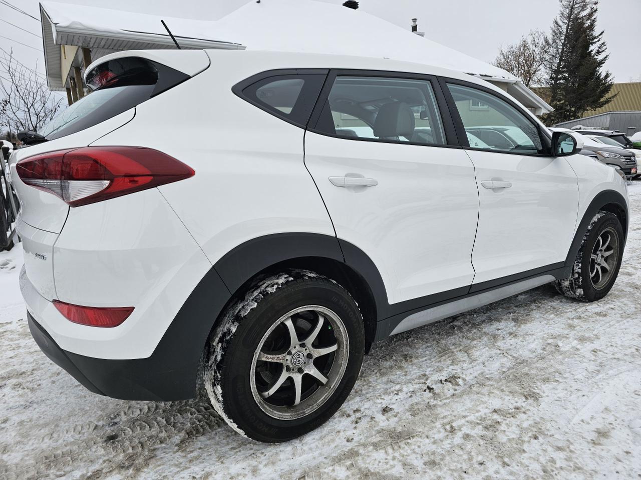 2017 Hyundai Tucson AWD 4dr 2.0L, AUTO, A/C, BLUETOOTH, BACKUP CAMERA Photo