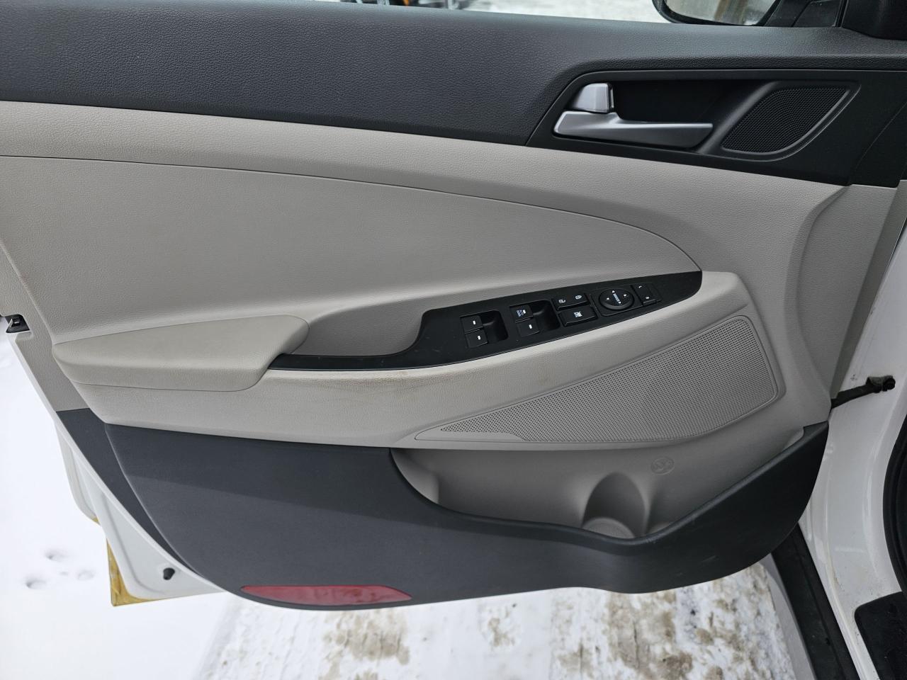 2017 Hyundai Tucson AWD 4dr 2.0L, AUTO, A/C, BLUETOOTH, BACKUP CAMERA Photo