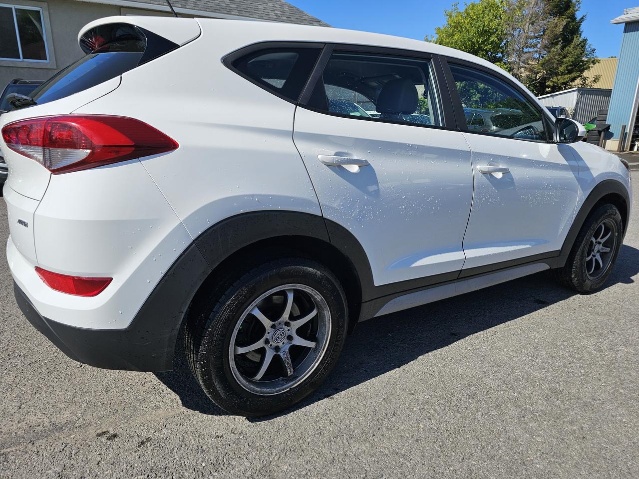 2017 Hyundai Tucson AWD 4dr 2.0L, AUTO, A/C, BLUETOOTH, BACKUP CAMERA Photo3