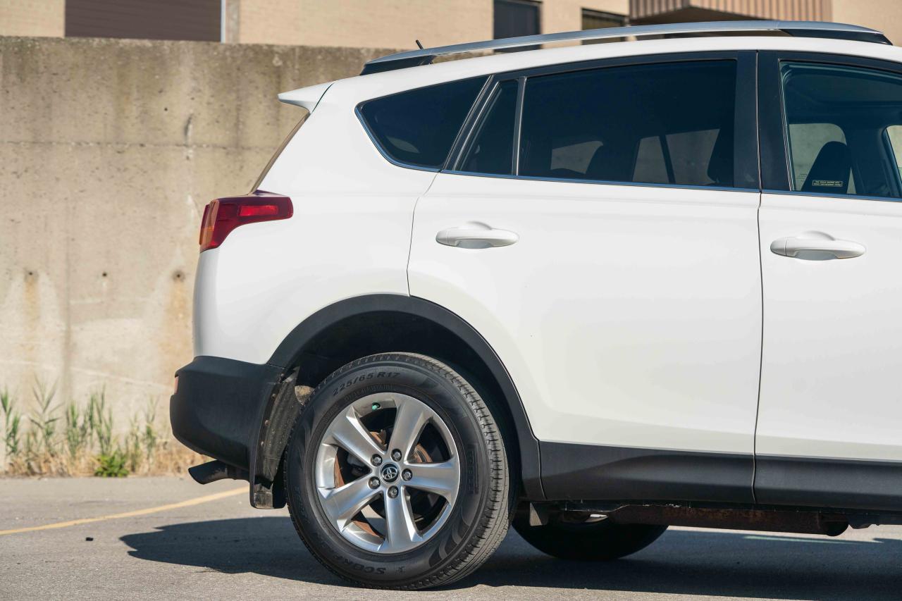2015 Toyota RAV4 XLE - Photo #9