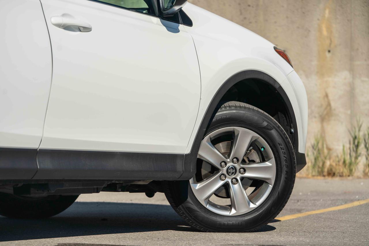 2015 Toyota RAV4 XLE - Photo #10