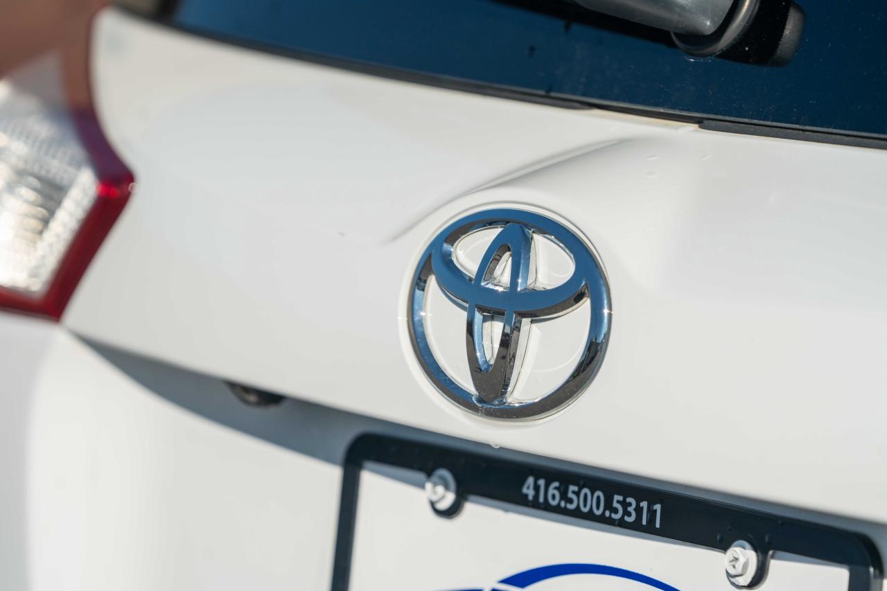 2015 Toyota RAV4 XLE - Photo #12